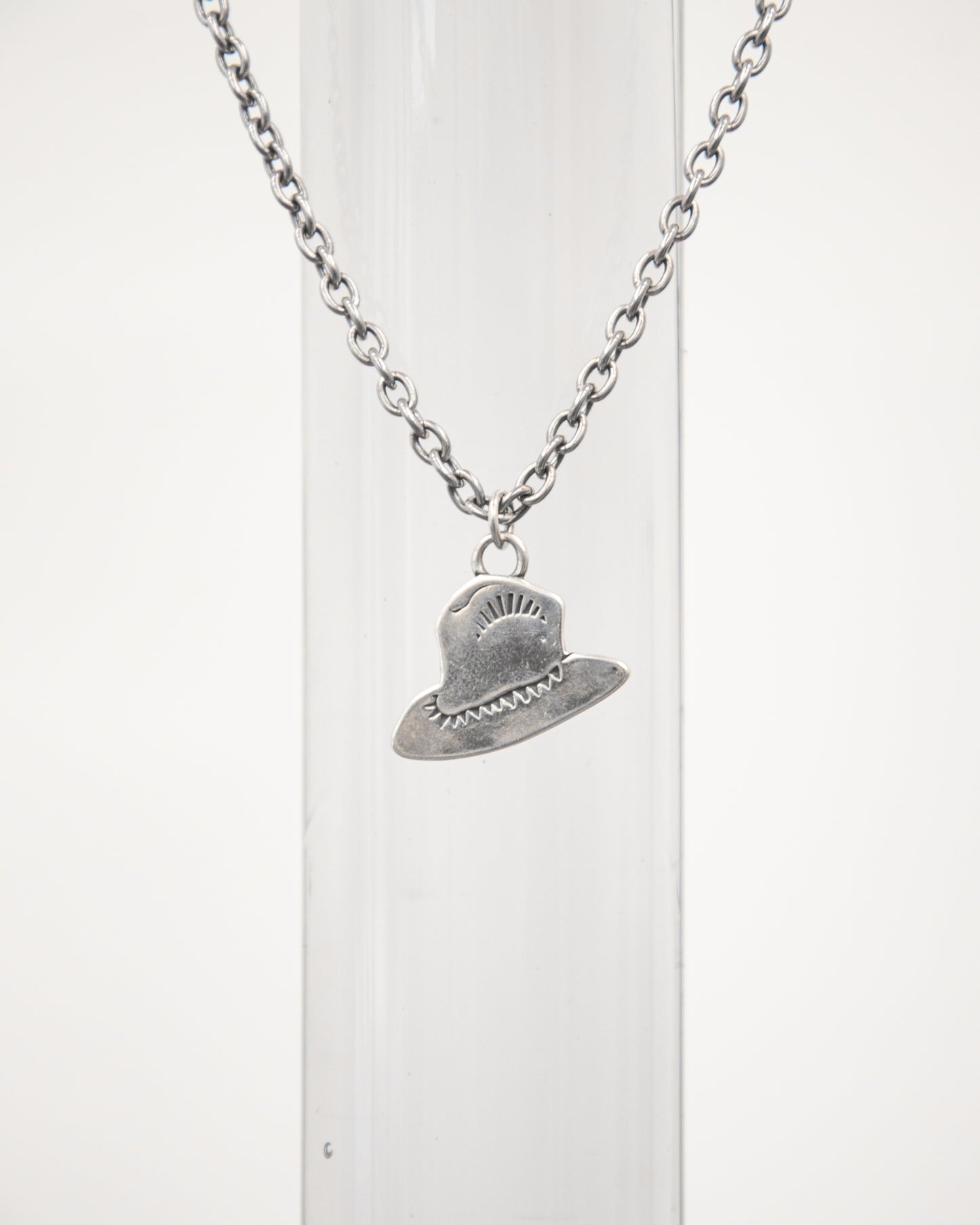 HAT CHAIN NECKLACE