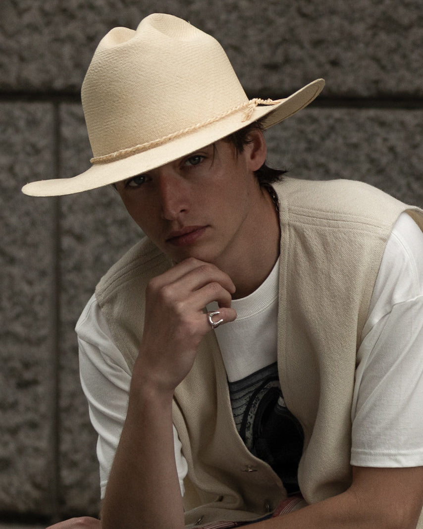 HORSESHOE SIGNET RING