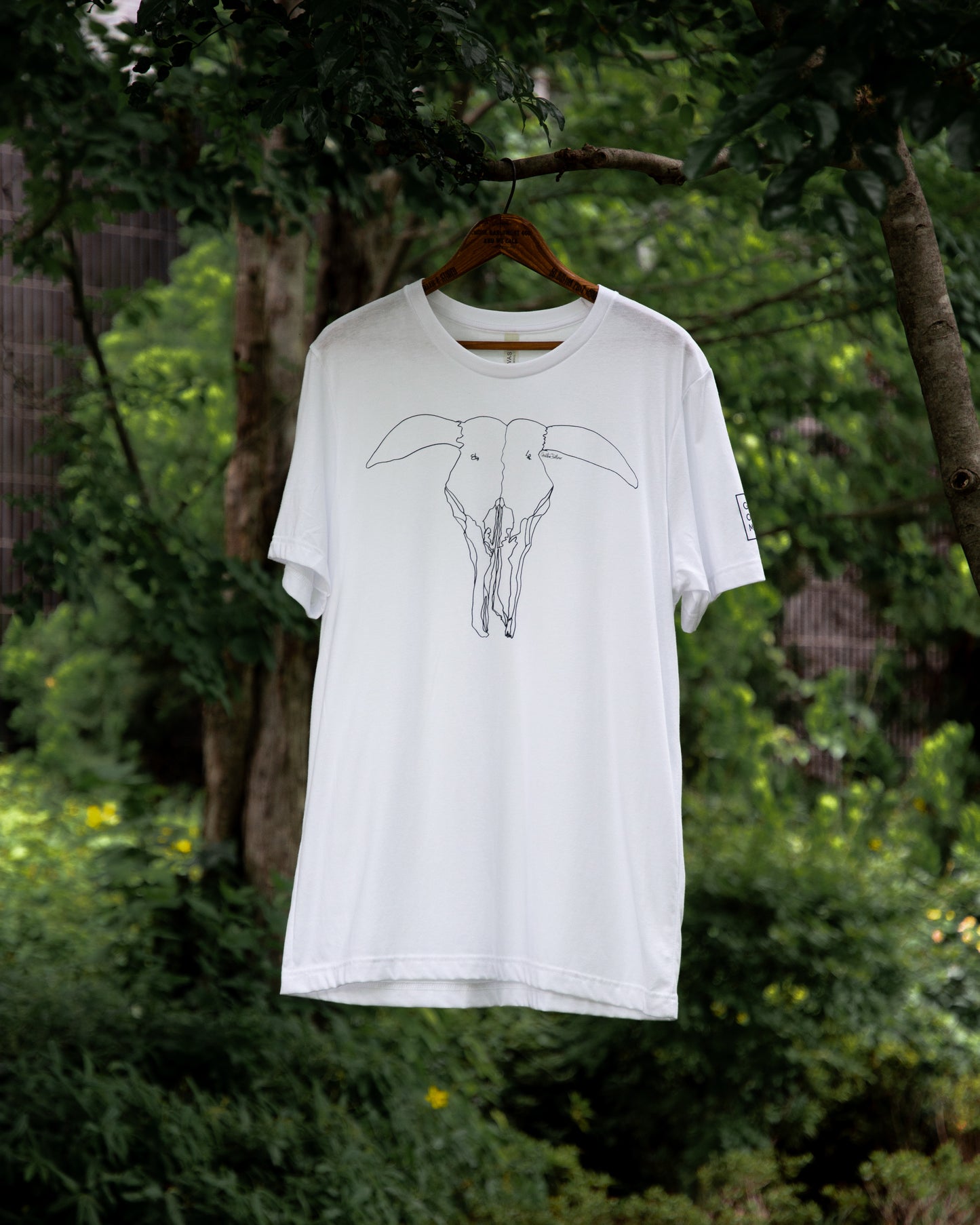 Georgia O'Keeffe / SKULL SHIRT