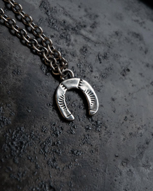 HORSESHOE CHAIN NECKLACE