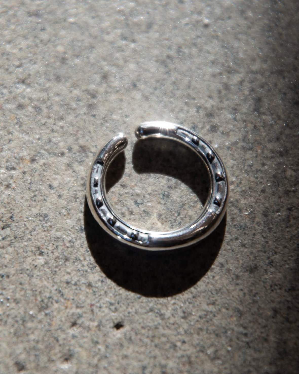 HORSESHOE RING
