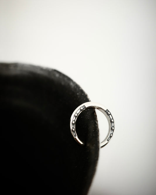 HORSESHOE RING