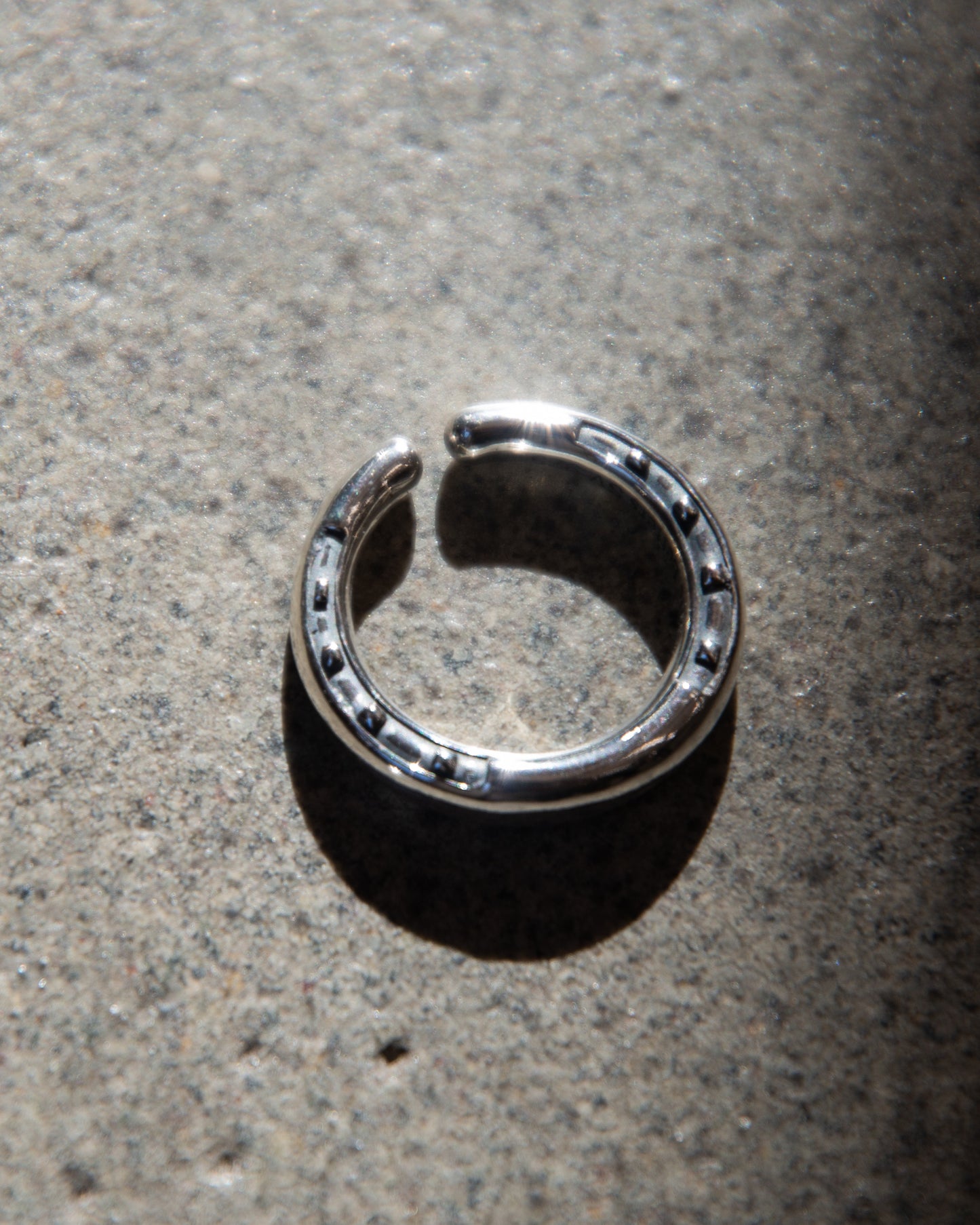 HORSESHOE RING