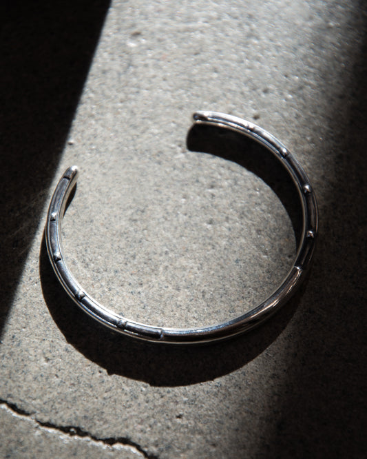 HORSESHOE BANGLE