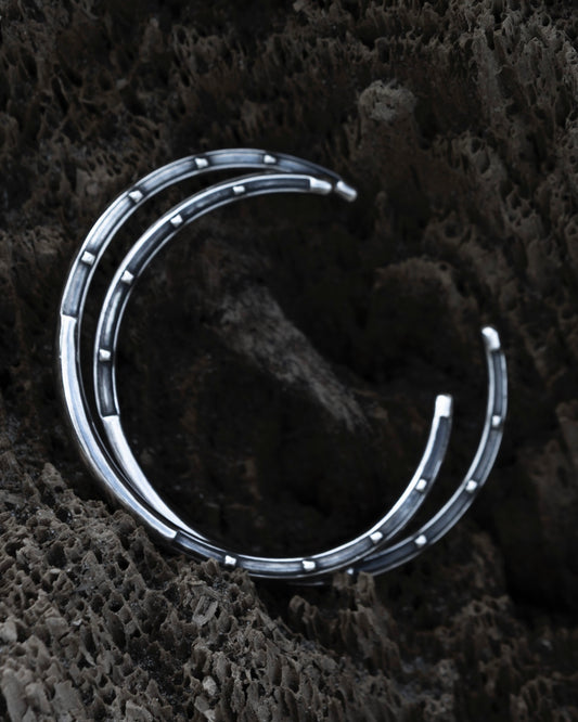 HORSESHOE BANGLE