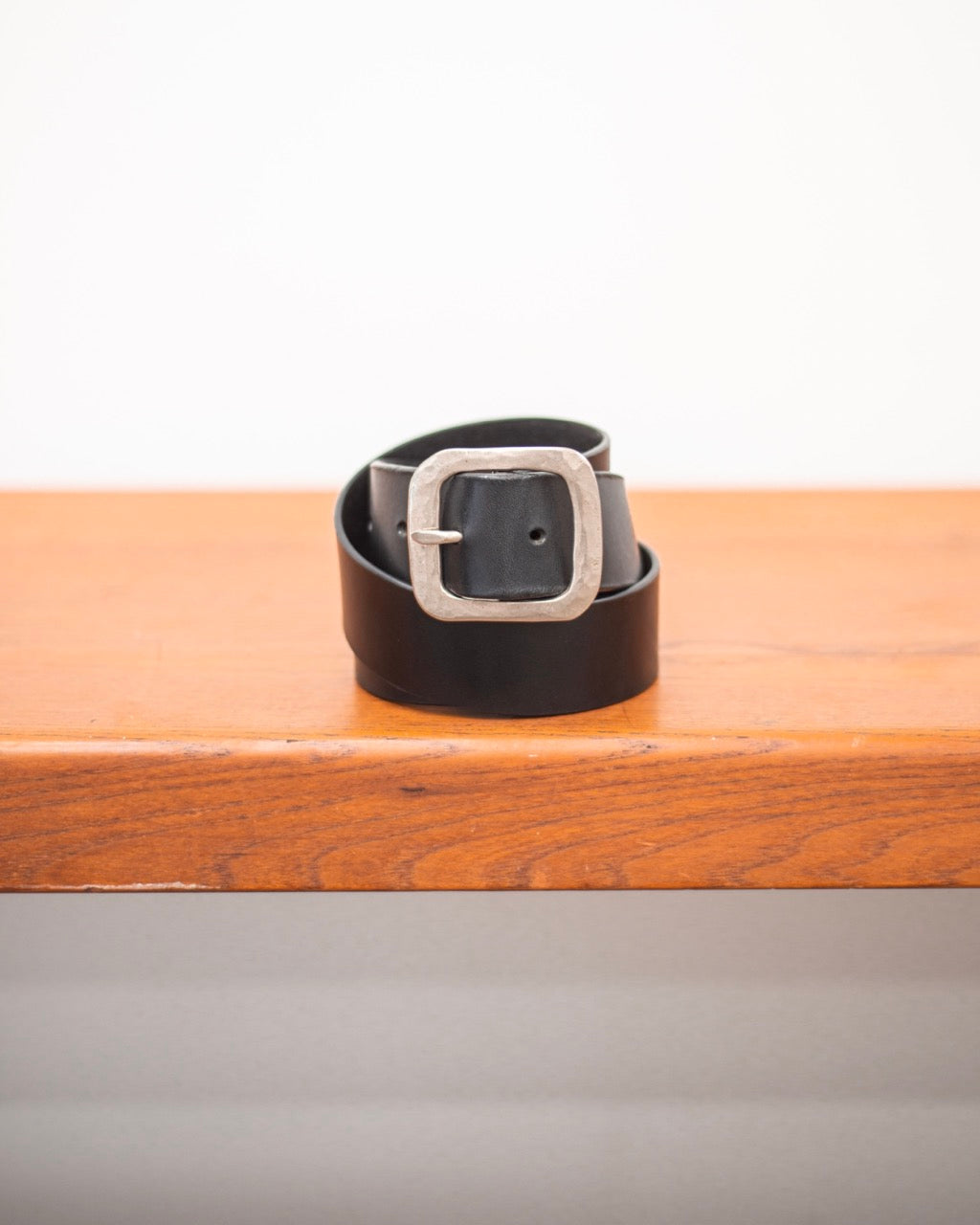 HAMMERED BUCKLE BELT -COW HIDE-