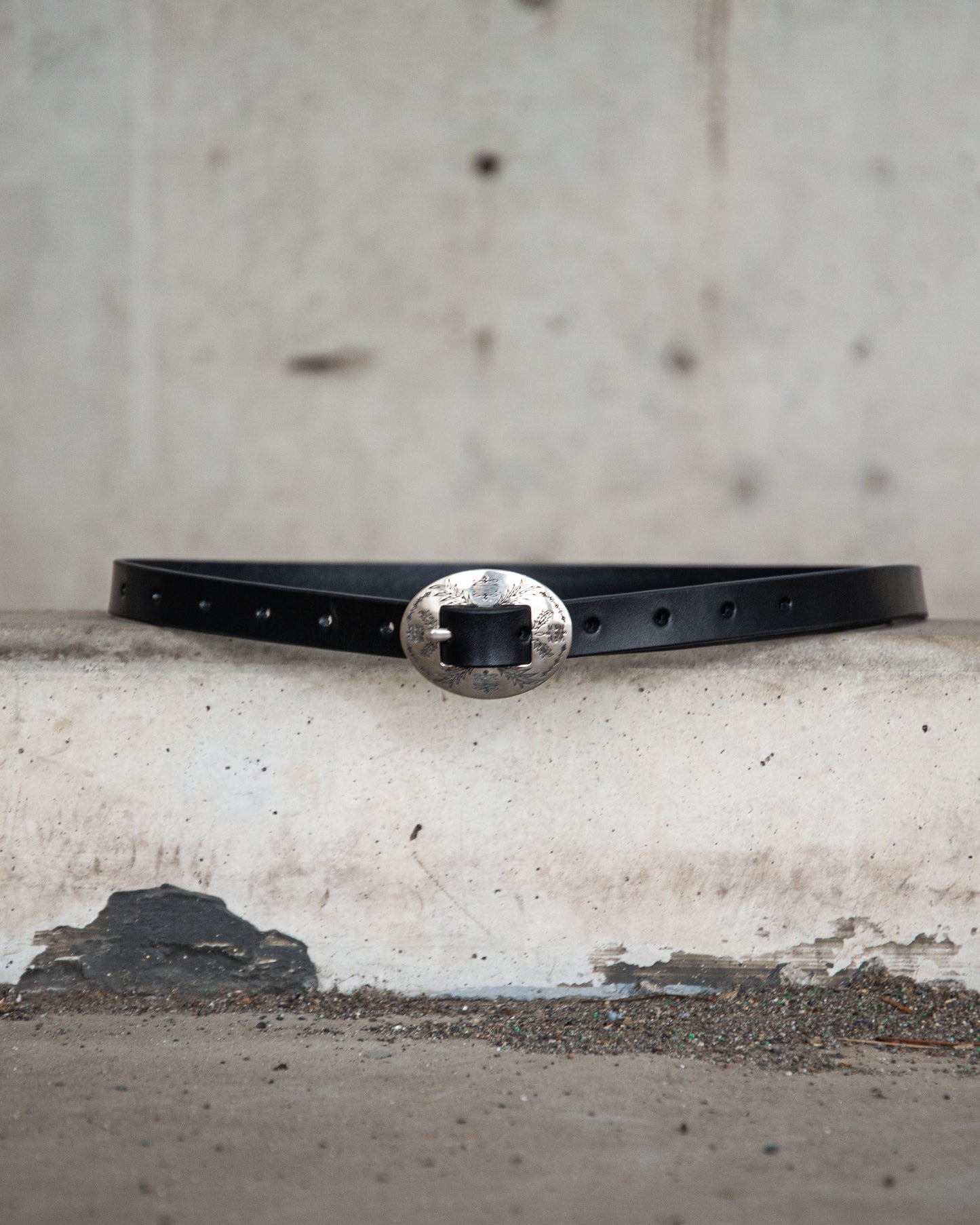 WESTERN OVAL LONG BELT -COW HIDE-