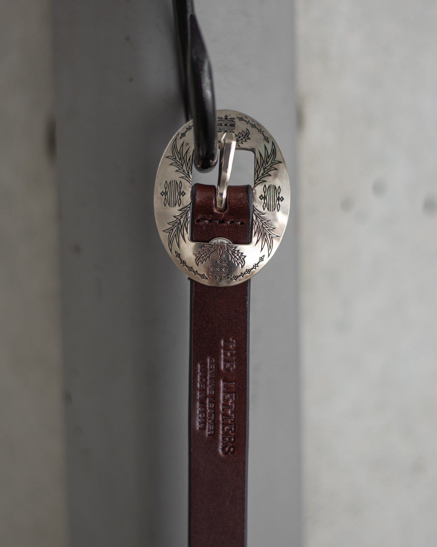 WESTERN OVAL LONG BELT -COW HIDE-